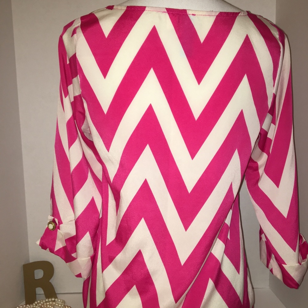 (Small) Pink/White Chevron- quarter length top - Picture 2 of 7